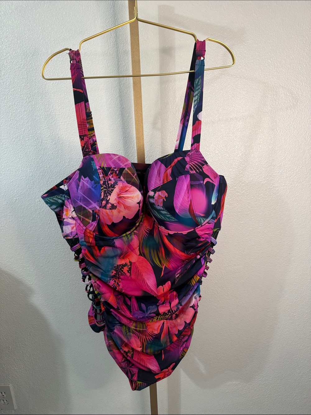 TORRID- One-Piece Swimsuit in Multicolor Floral - size 4 (4x or DD/F)